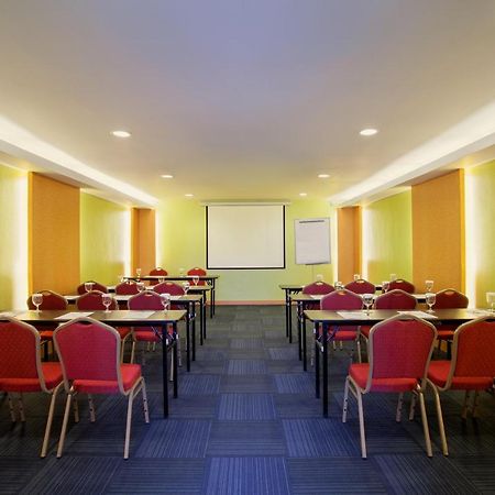 Ibis Budget Semarang Tendean Exteriör bild