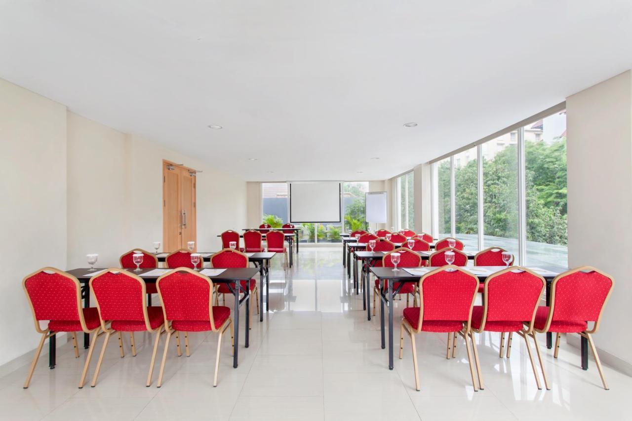 Ibis Budget Semarang Tendean Exteriör bild