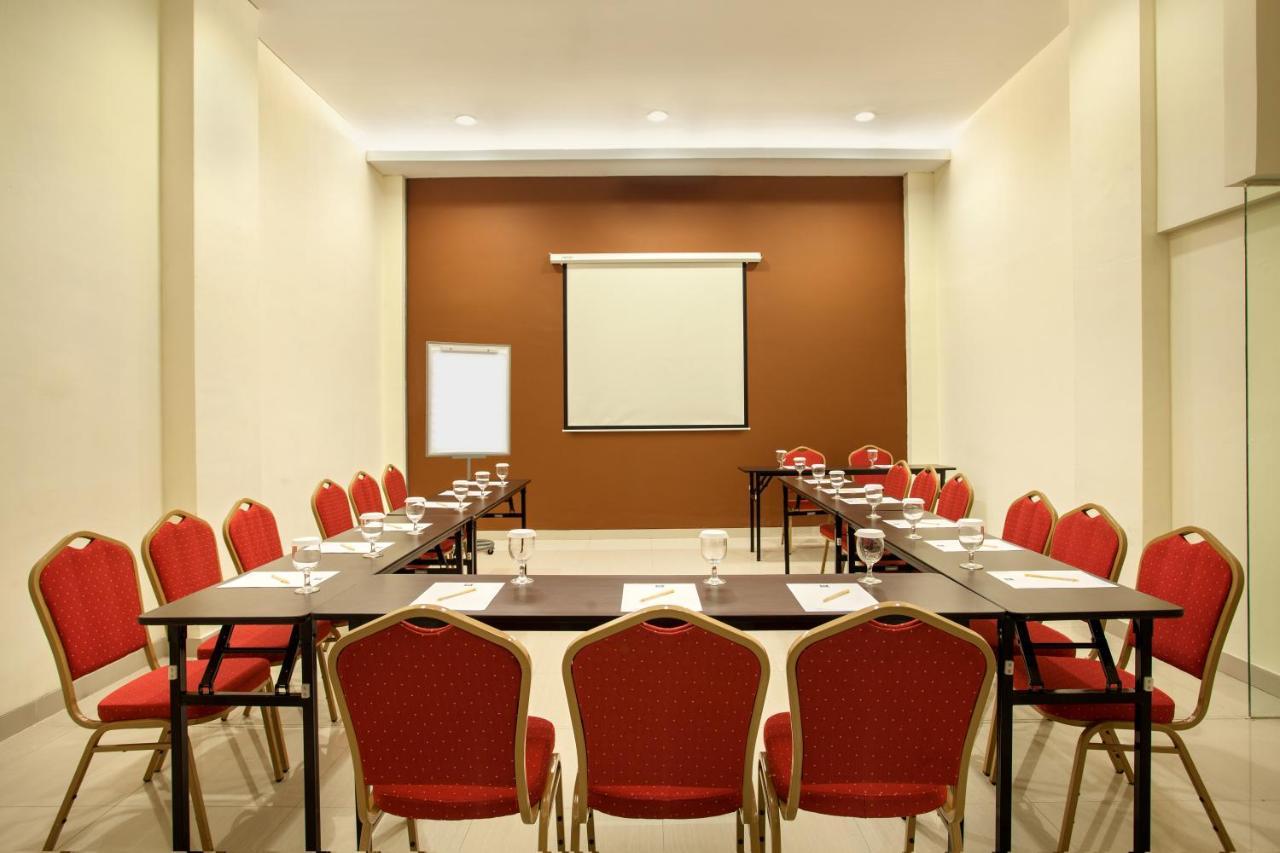Ibis Budget Semarang Tendean Exteriör bild