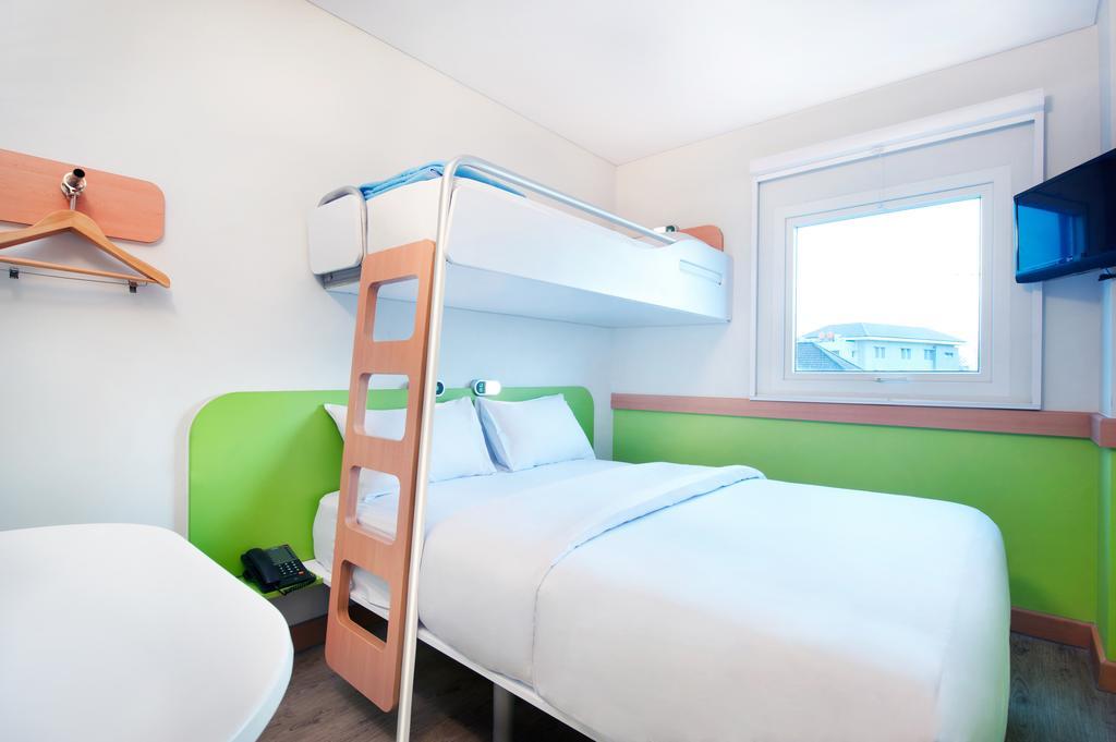 Ibis Budget Semarang Tendean Rum bild