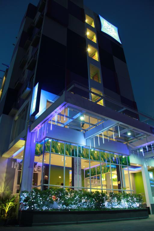 Ibis Budget Semarang Tendean Exteriör bild