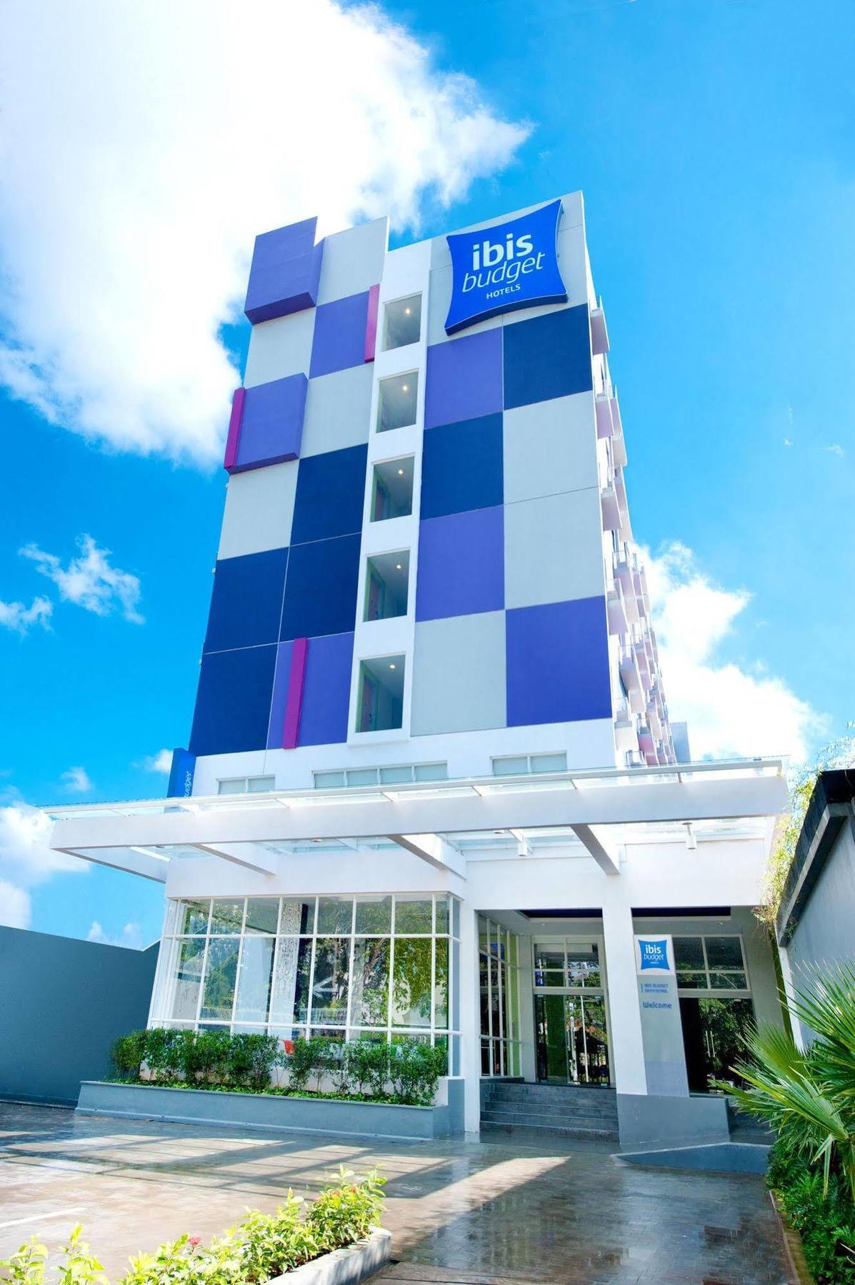 Ibis Budget Semarang Tendean Exteriör bild