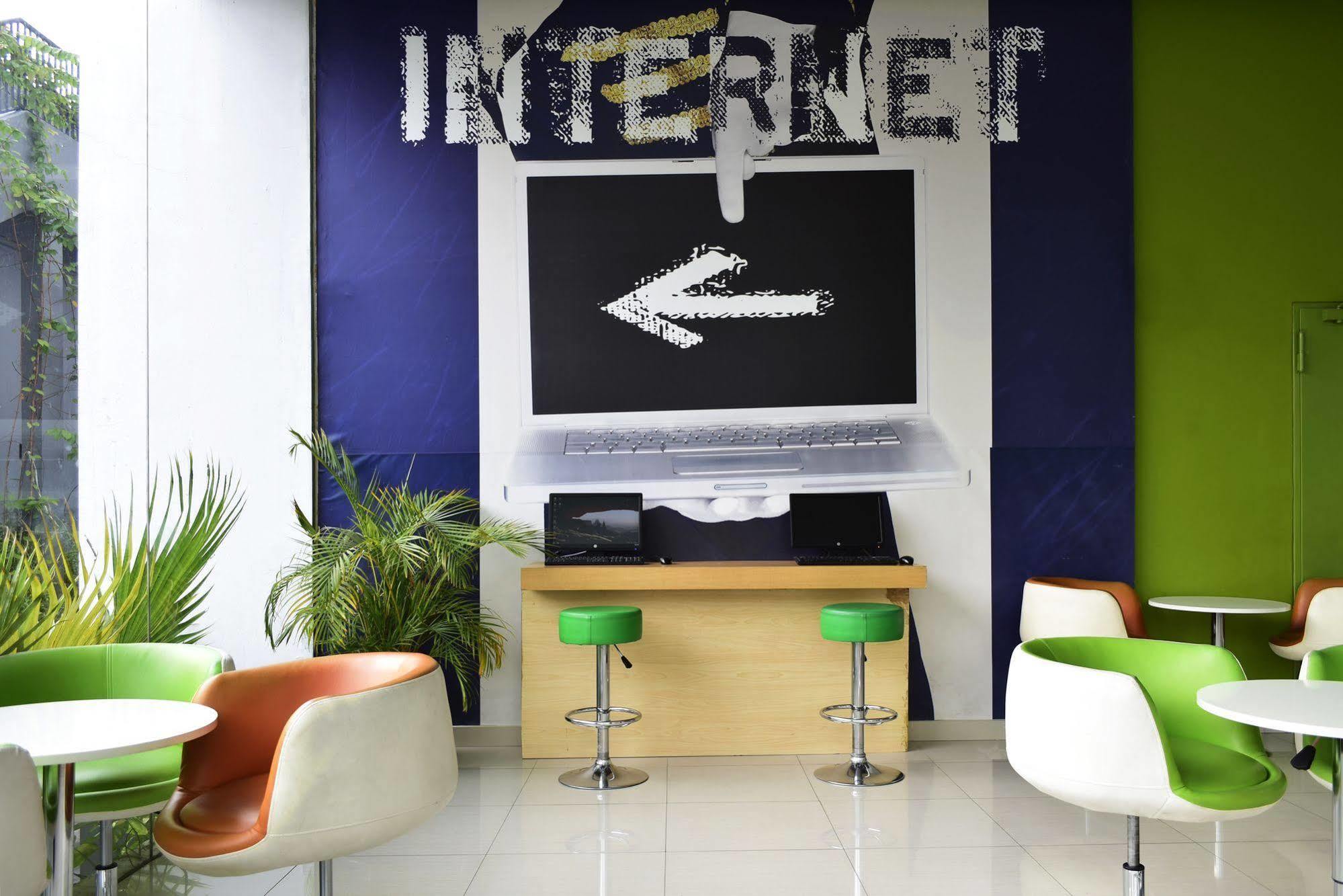 Ibis Budget Semarang Tendean Exteriör bild