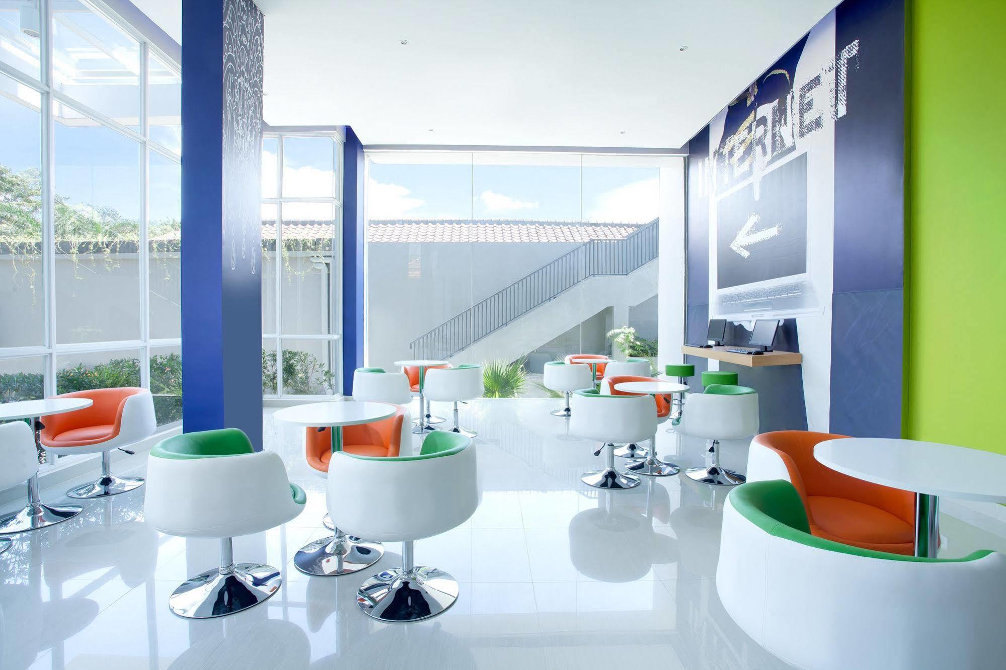 Ibis Budget Semarang Tendean Exteriör bild