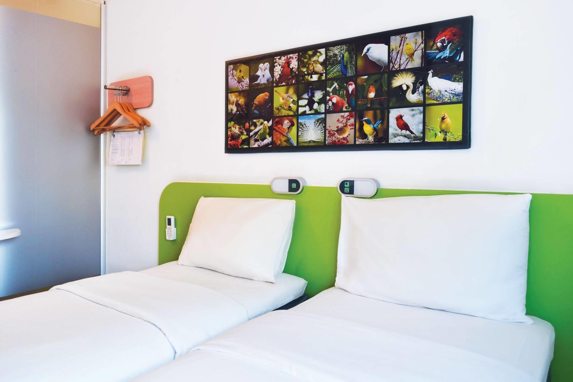 Ibis Budget Semarang Tendean Exteriör bild