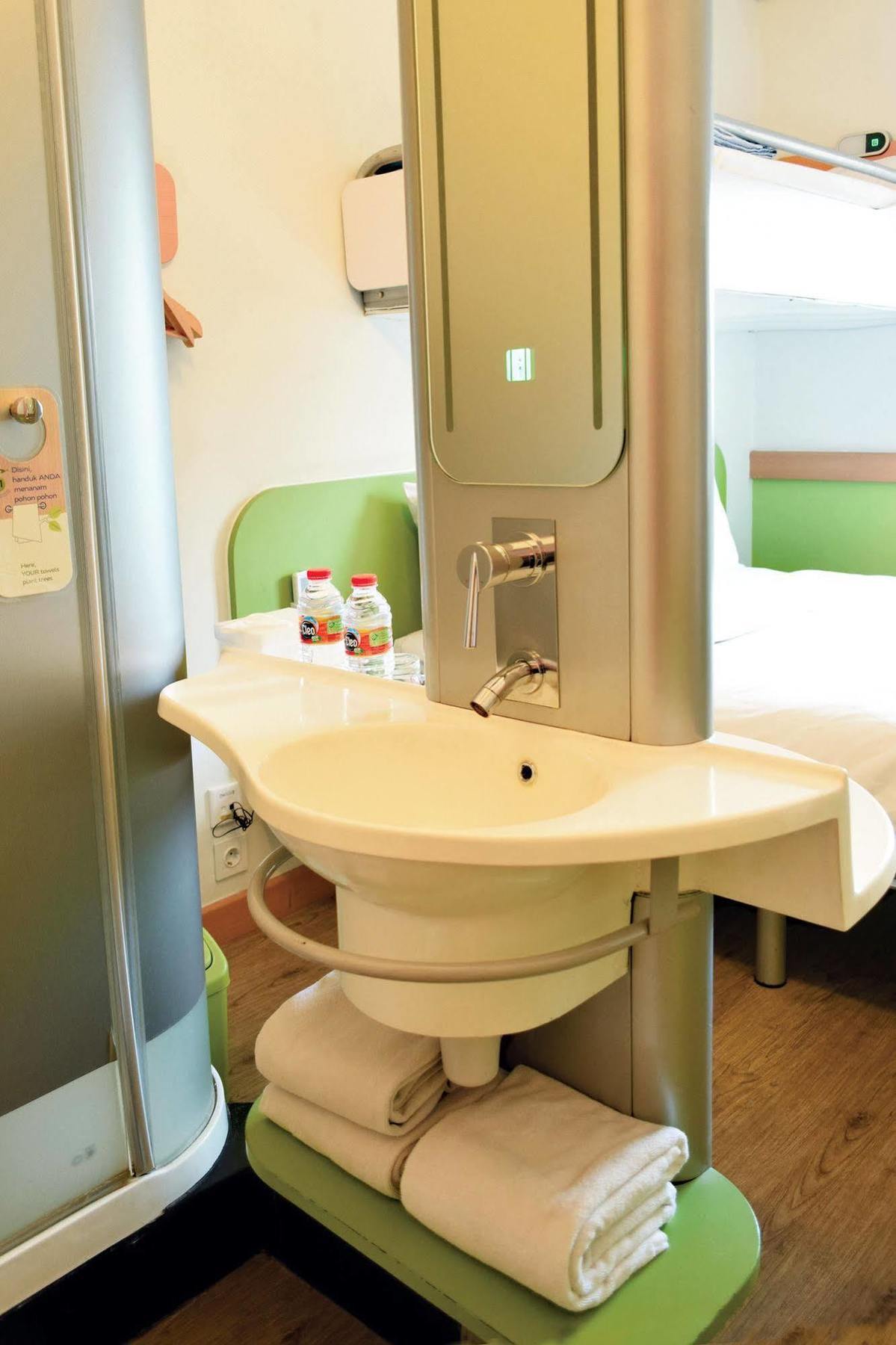 Ibis Budget Semarang Tendean Exteriör bild