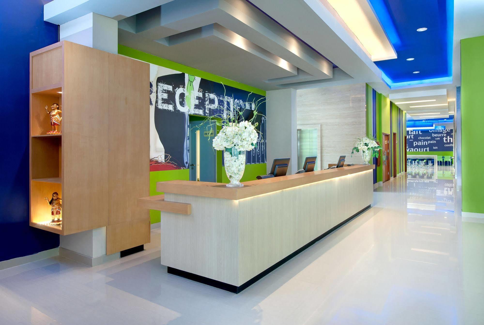Ibis Budget Semarang Tendean Exteriör bild