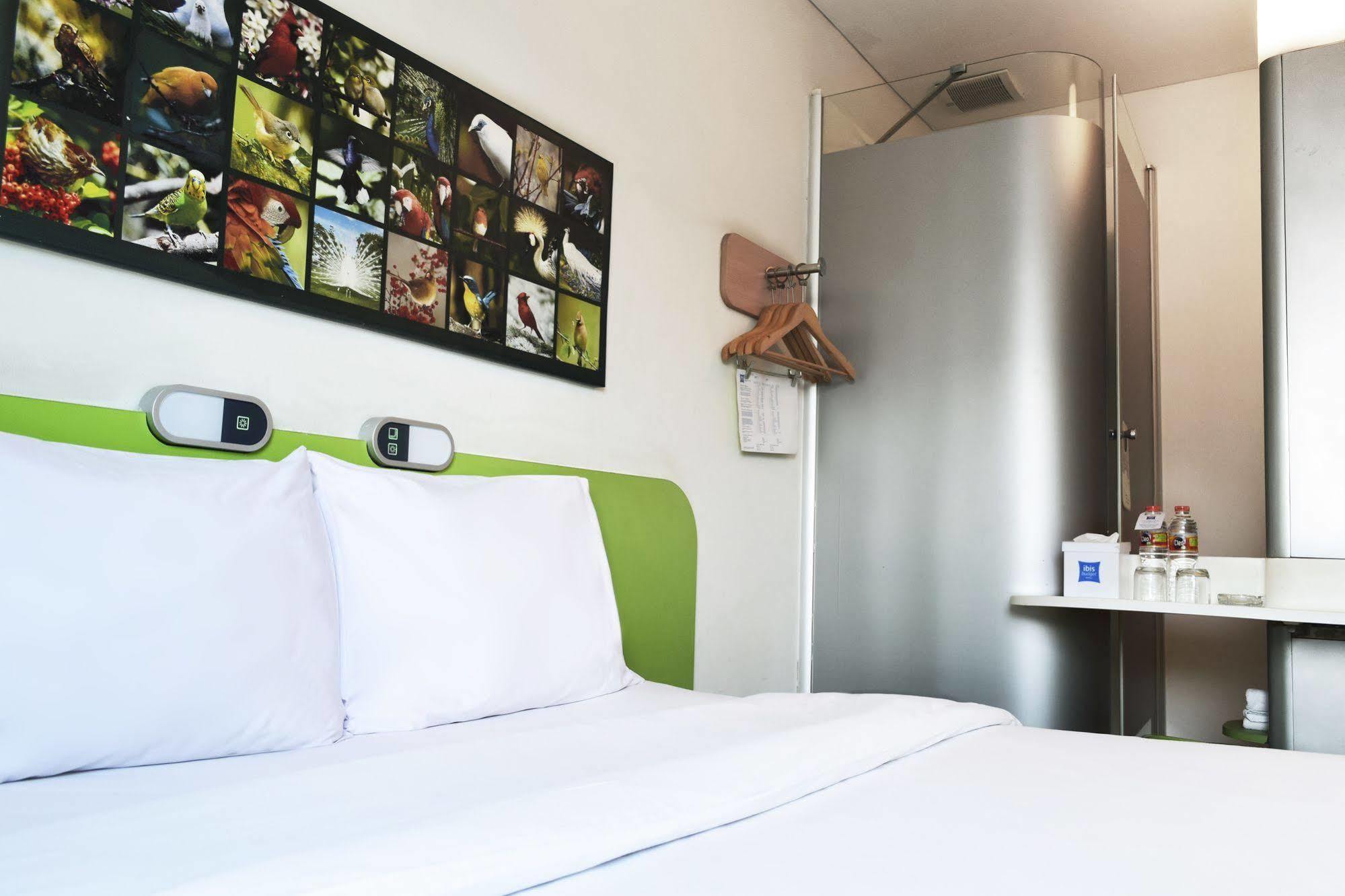 Ibis Budget Semarang Tendean Exteriör bild