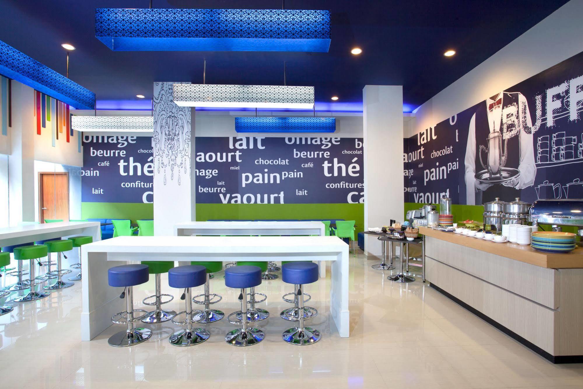 Ibis Budget Semarang Tendean Exteriör bild
