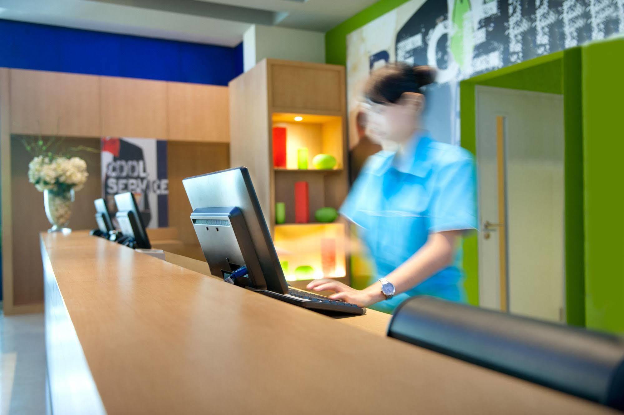Ibis Budget Semarang Tendean Exteriör bild