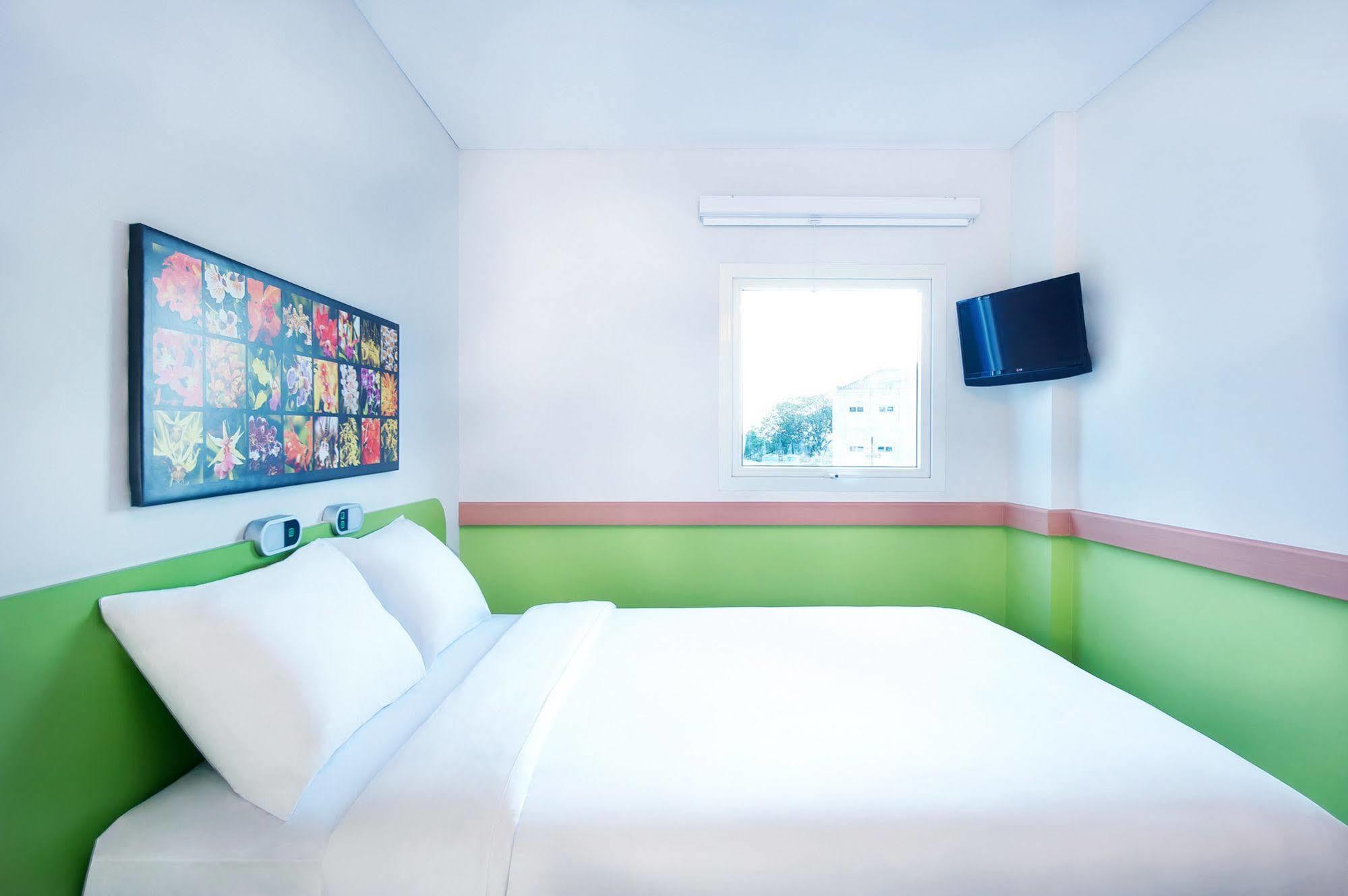 Ibis Budget Semarang Tendean Exteriör bild