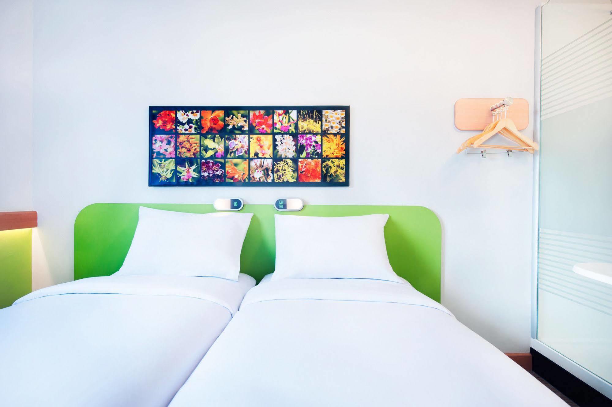 Ibis Budget Semarang Tendean Exteriör bild