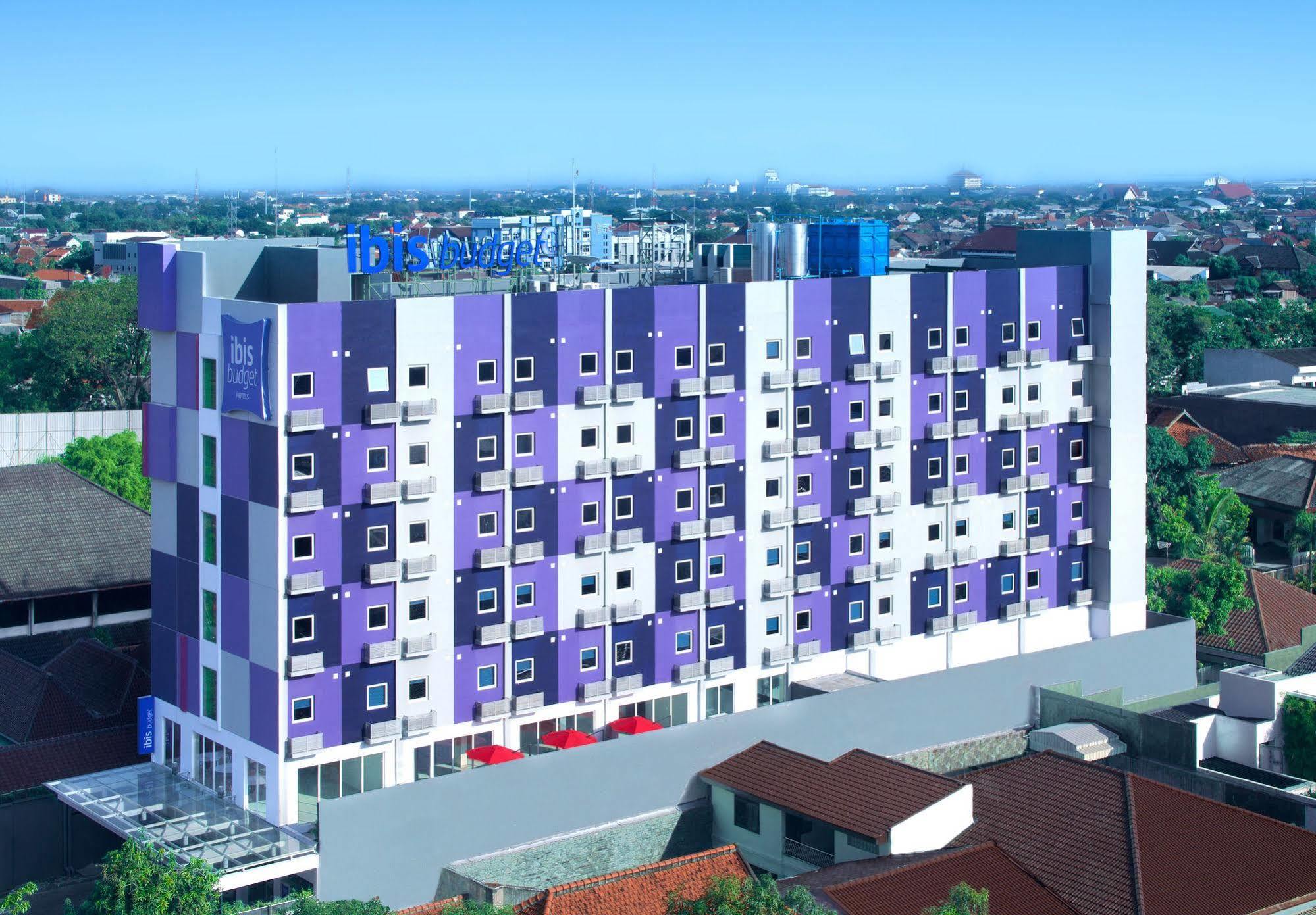 Ibis Budget Semarang Tendean Exteriör bild