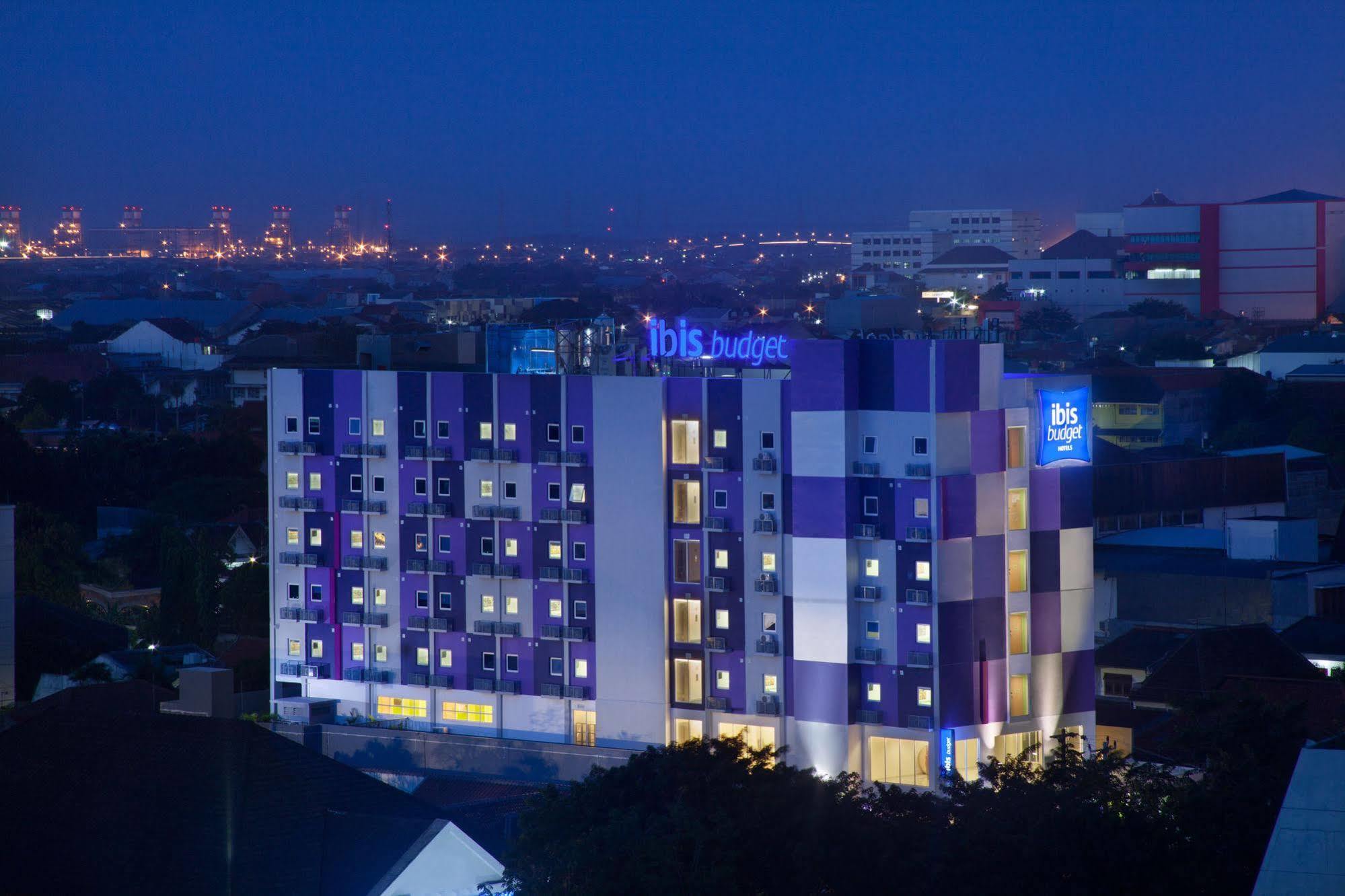 Ibis Budget Semarang Tendean Exteriör bild